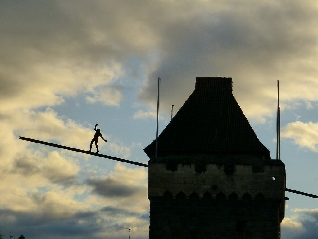 tightrope walker symbolizing the balance between niche keyword research and higher search volumes