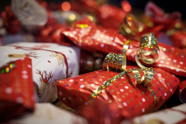 wrapped gifts symbolizing how amazon sellers can boost amazon sales with a holiday ecommerce strategy